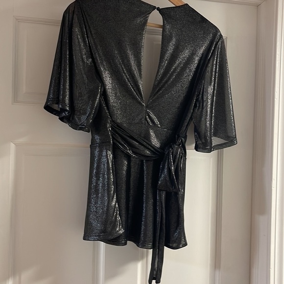 Express Women’s Metallic Flutter Sleeve Top NWOT - Picture 5 of 9